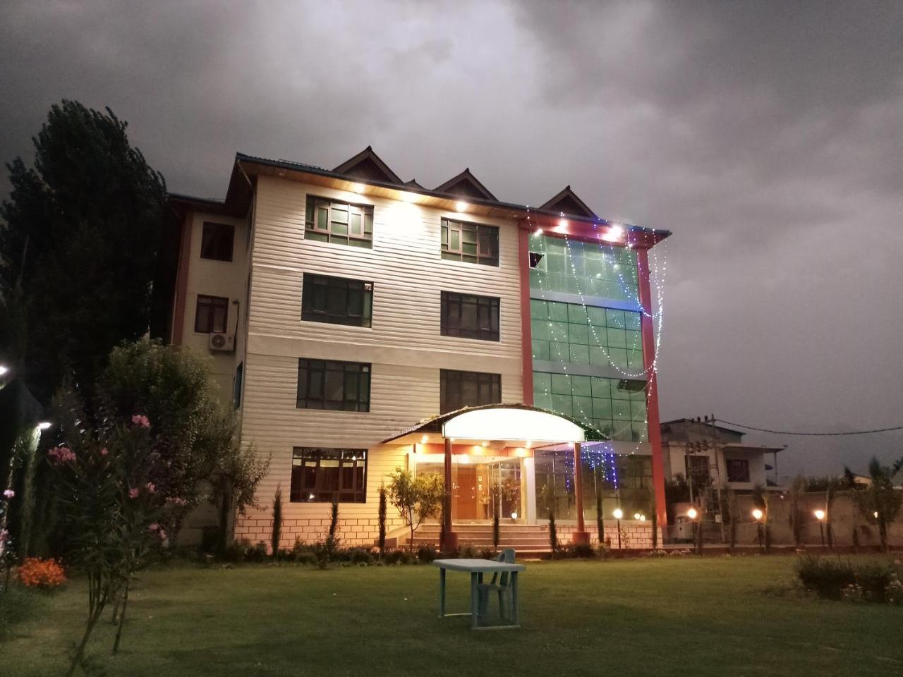 Triden Kashmir Resort Srīnagar Extérieur photo